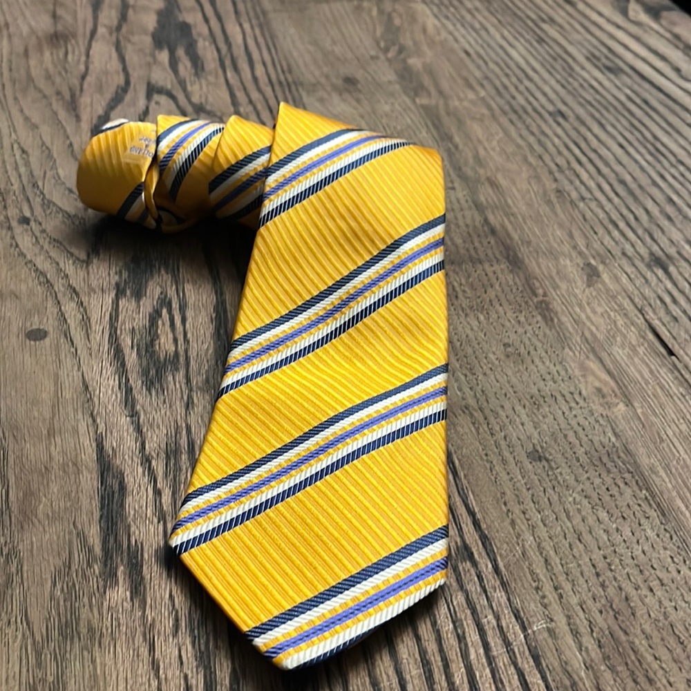 New Men’s Holland and Sherry Tie in Pristine Condition!!